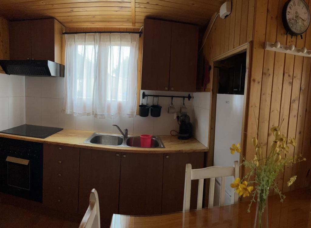 Cabana De Madera Especial Y Acogedora Cardenete Exteriér fotografie