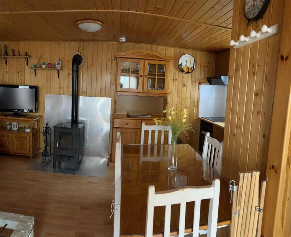 Cabana De Madera Especial Y Acogedora Cardenete Exteriér fotografie
